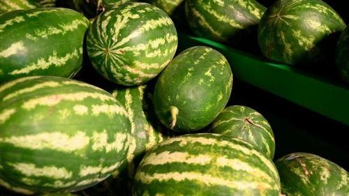 邳州网红吃瓜事件真相,真相背后引人深思