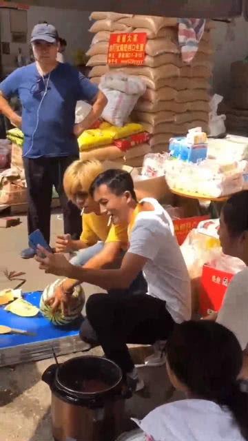 广西南宁吃瓜网红事件真相,真相与争议交织