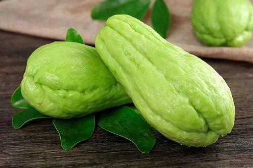 网红吃佛手瓜视频播放,视频播放量爆表，网友热议口感与营养