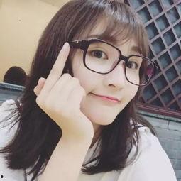 网红吃瓜头像女的是谁,她是谁？